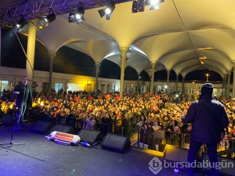 Haluk Levent'ten ilginç konser