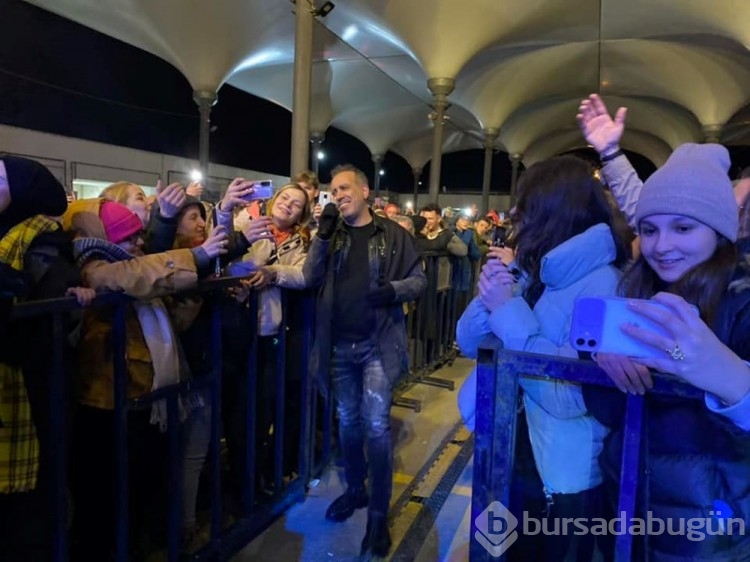 Haluk Levent'ten ilginç konser