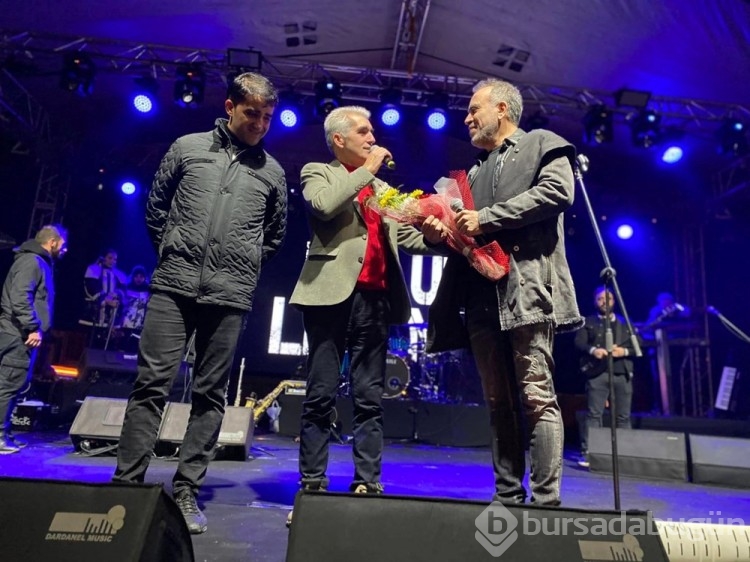 Haluk Levent'ten ilginç konser