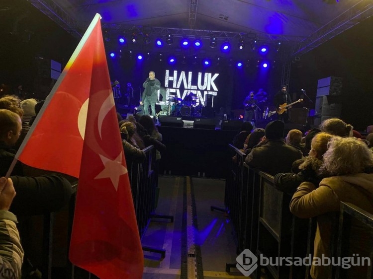Haluk Levent'ten ilginç konser