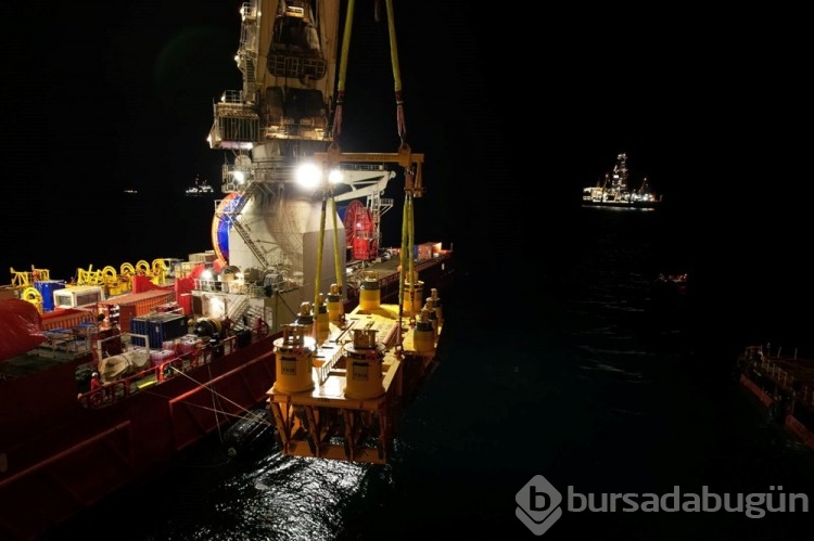 Karadeniz gazını ana boru hattına bağlayacak 'Peçenek' deniz altına indirildi
