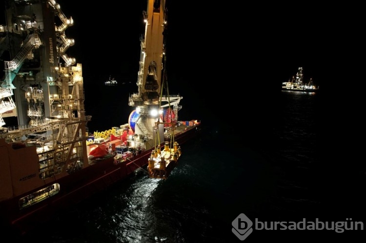 Karadeniz gazını ana boru hattına bağlayacak 'Peçenek' deniz altına indirildi
