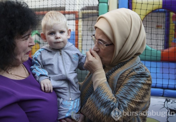 Emine Erdoğan, Ukrayna'dan gelen yetim çocuklarla buluştu