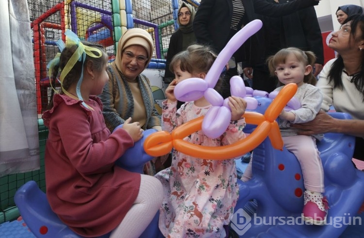 Emine Erdoğan, Ukrayna'dan gelen yetim çocuklarla buluştu