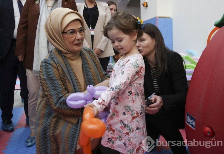 Emine Erdoğan, Ukrayna'dan gelen yetim çocuklarla buluştu
