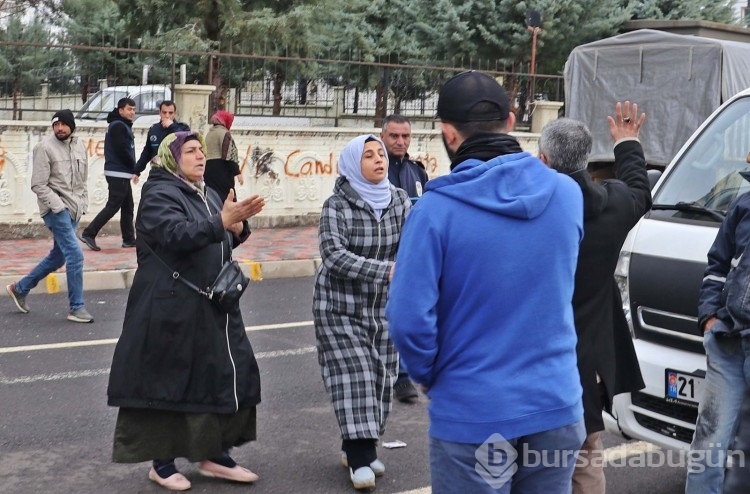 Kadın ve erkek pazarcılar gerginlik yaşadı