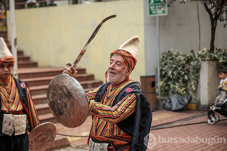Şevket Şardağ, 66 yıldır kılıçkalkan oynuyor