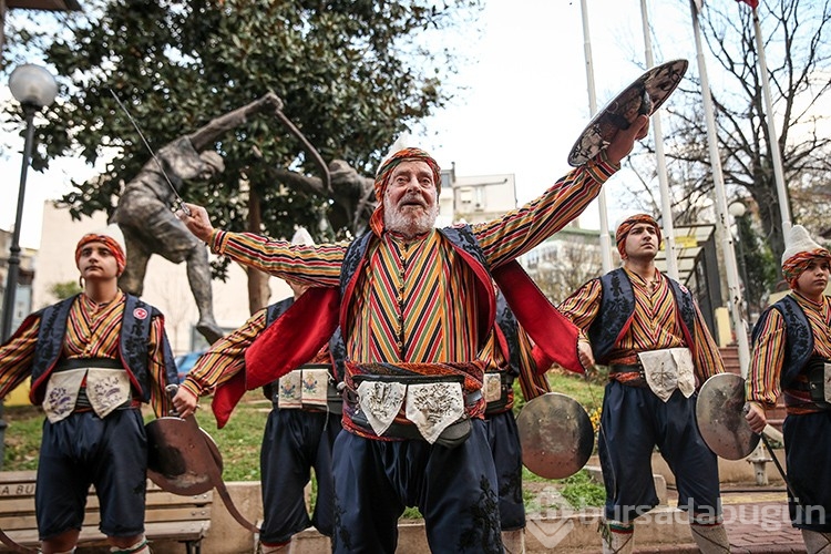 Şevket Şardağ, 66 yıldır kılıçkalkan oynuyor