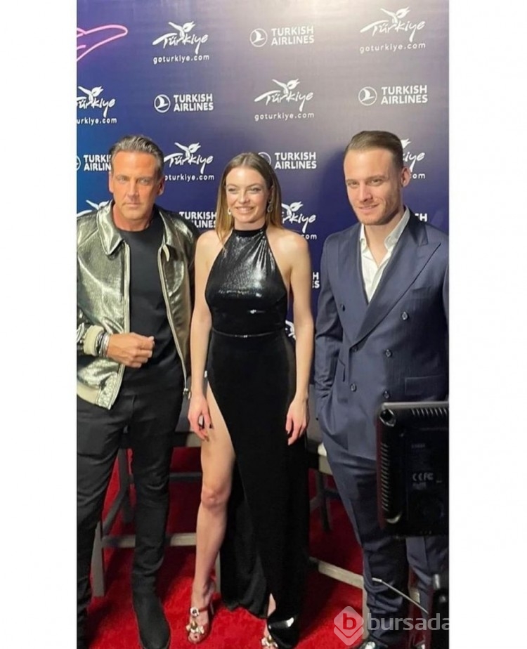 Melis Sezen, Carlos Ponce ile dans etti