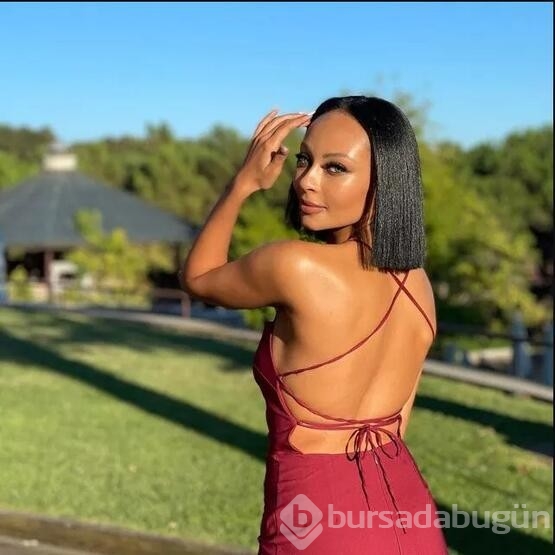Sihirli Annem'in Toprak'ı Jennifer Boyner iddialı pozları