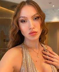 Duygu Özaslan yine yakıyor
