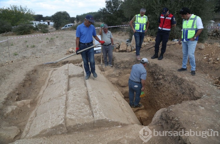 Tarla süren çiftçiden büyük keşif