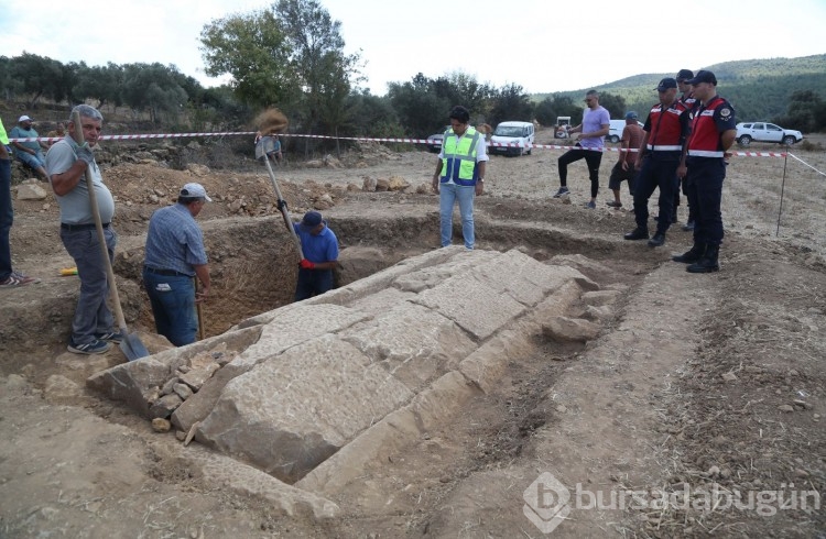 Tarla süren çiftçiden büyük keşif
