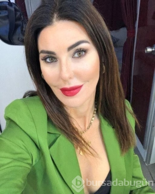 Defne Samyeli otomobilleri karıştırdı
