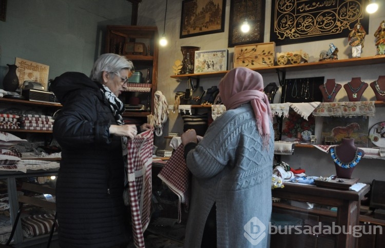 Üreten kadınlardan el emeği ürünler tezgahlarda 