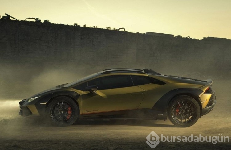 Lamborghini asfaltın dışına çıktı
