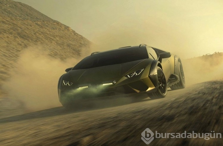 Lamborghini asfaltın dışına çıktı