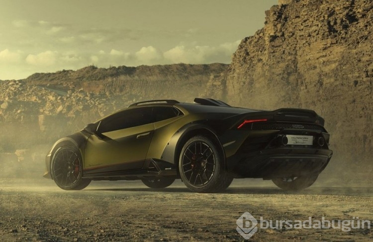 Lamborghini asfaltın dışına çıktı