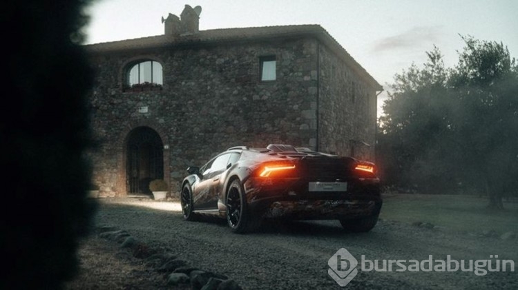 Lamborghini asfaltın dışına çıktı