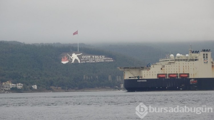 Boru döşeme gemisi Çanakkale Boğazı'ndan geçti