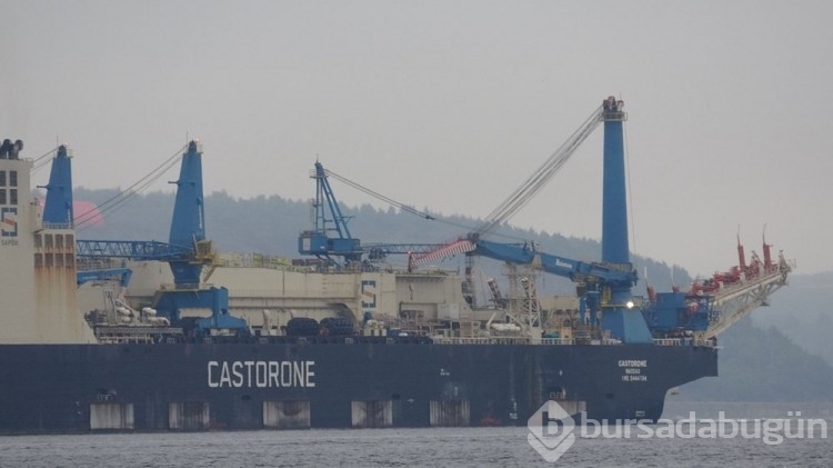 Boru döşeme gemisi Çanakkale Boğazı'ndan geçti