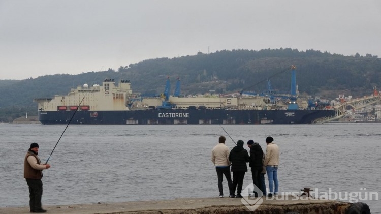 Boru döşeme gemisi Çanakkale Boğazı'ndan geçti