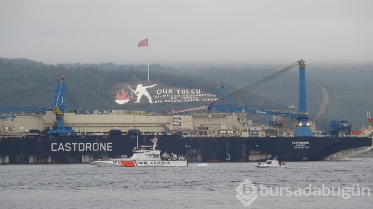 Boru döşeme gemisi Çanakkale Boğazı'ndan geçti