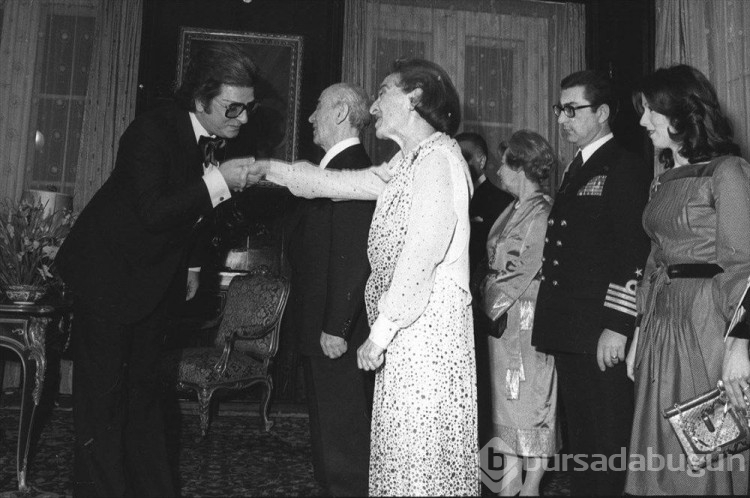 'Sanat Güneşi' Zeki Müren doğum gününde anılıyor