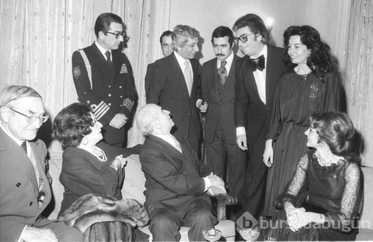 'Sanat Güneşi' Zeki Müren doğum gününde anılıyor