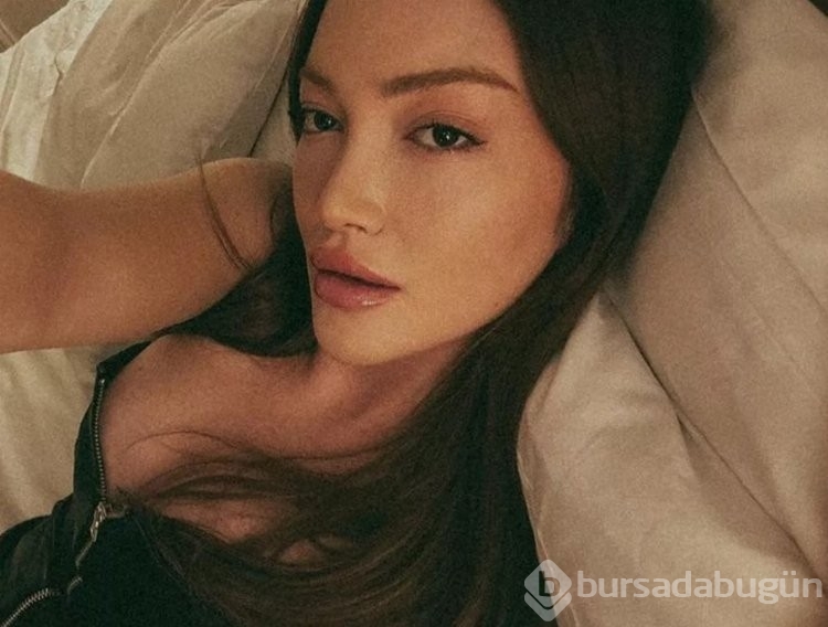Danla Biliç yatak pozlarını paylaştı!
