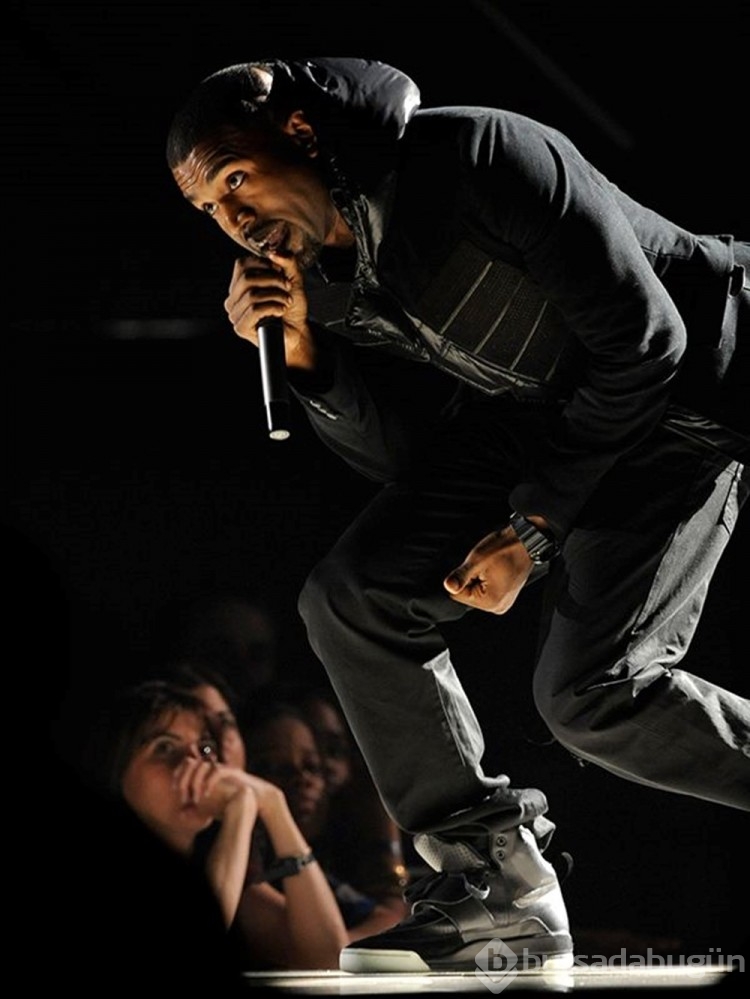 Kanye West dövmesinden pişman olanlara yardım