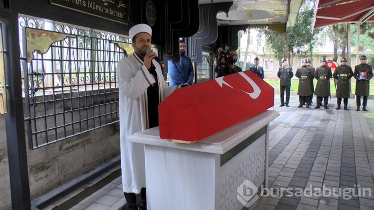 Özge Ulusoy'un babası son yolculuğuna uğurlandı