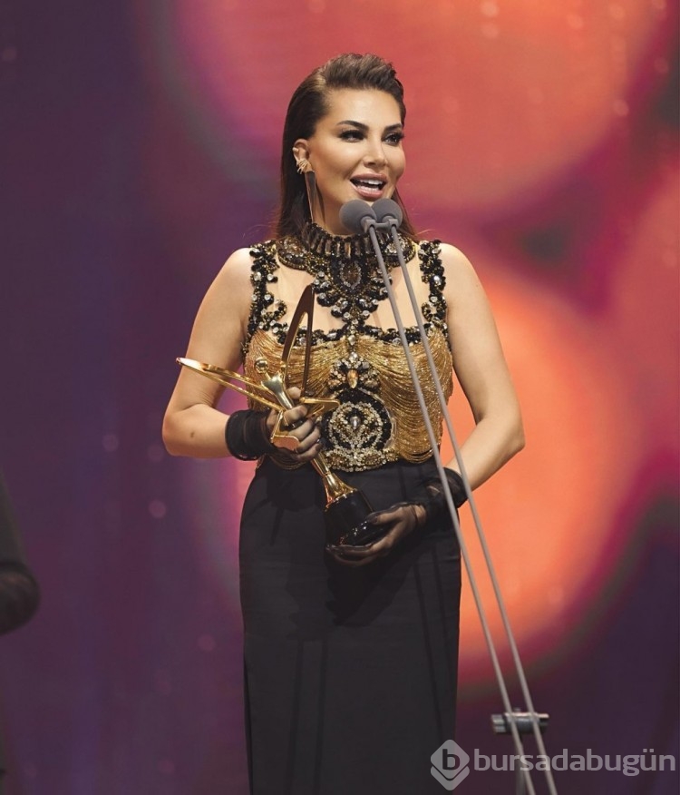Ebru Yaşar,'En İyi Arabesk Fantezi Kadın Sanatçısı' oldu
