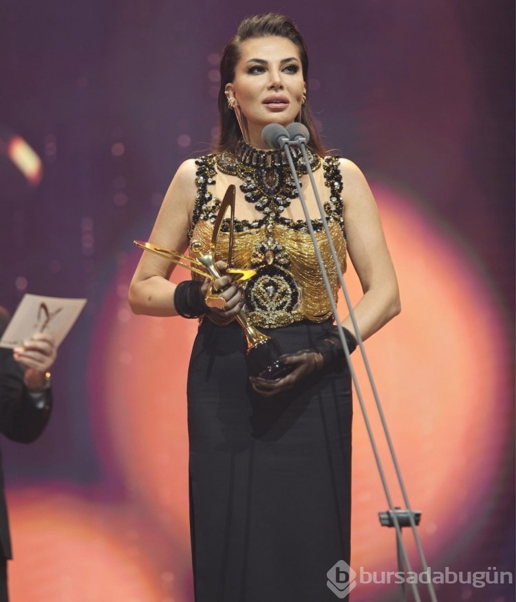 Ebru Yaşar,'En İyi Arabesk Fantezi Kadın Sanatçısı' oldu
