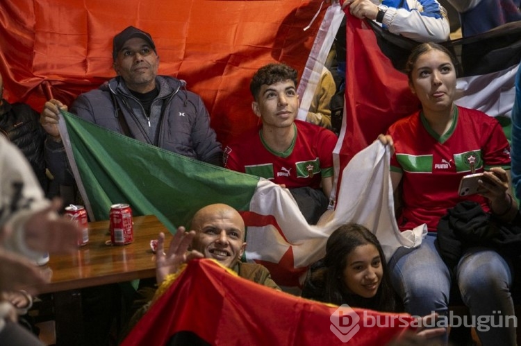 İspanya'yı eleyen Faslılardan Barcelona ve Madrid meydanında kutlama
