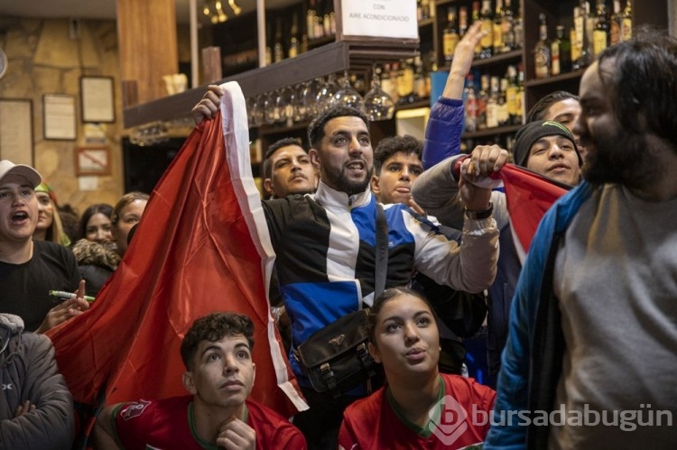 İspanya'yı eleyen Faslılardan Barcelona ve Madrid meydanında kutlama
