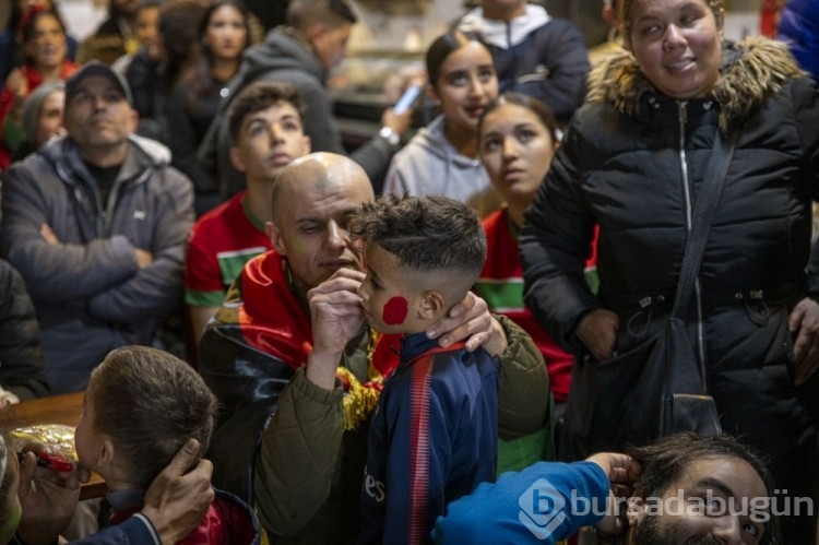 İspanya'yı eleyen Faslılardan Barcelona ve Madrid meydanında kutlama
