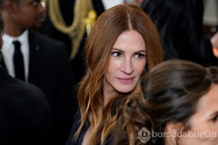 Julia Roberts'ın George Clooney fotoğraflı elbisesi dikkat çekti
