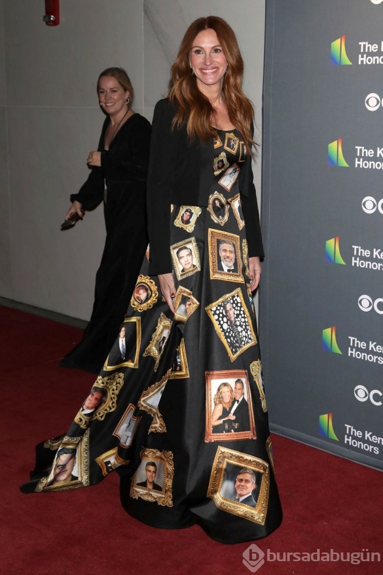 Julia Roberts'ın George Clooney fotoğraflı elbisesi dikkat çekti
