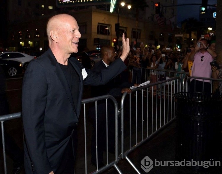 Afazi teşhisi konan Bruce Willis: Ailemle vakit geçirmek istiyorum