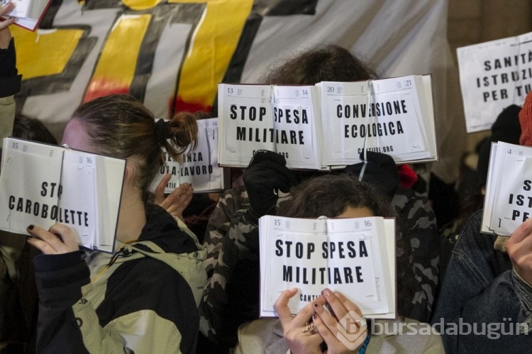 La Scala Operası'nın açılışı protestolar eşliğinde yapıldı