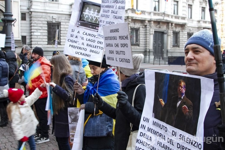 La Scala Operası'nın açılışı protestolar eşliğinde yapıldı