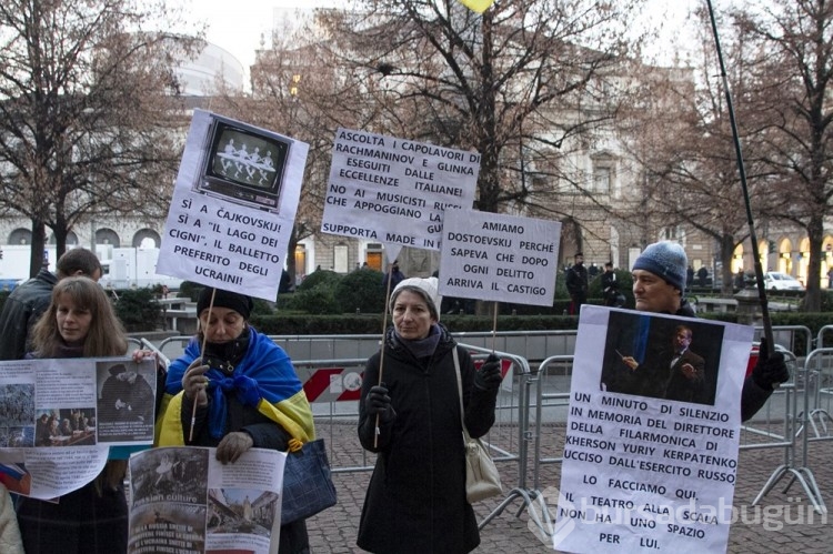 La Scala Operası'nın açılışı protestolar eşliğinde yapıldı