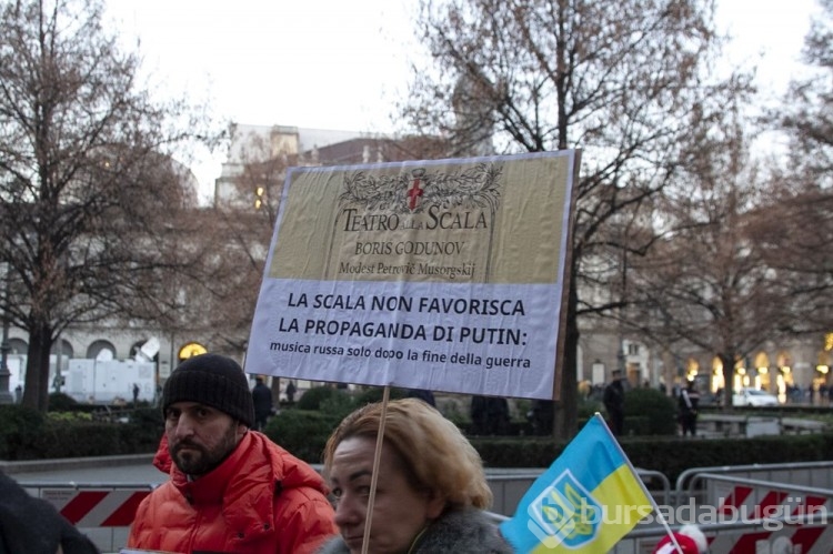 La Scala Operası'nın açılışı protestolar eşliğinde yapıldı