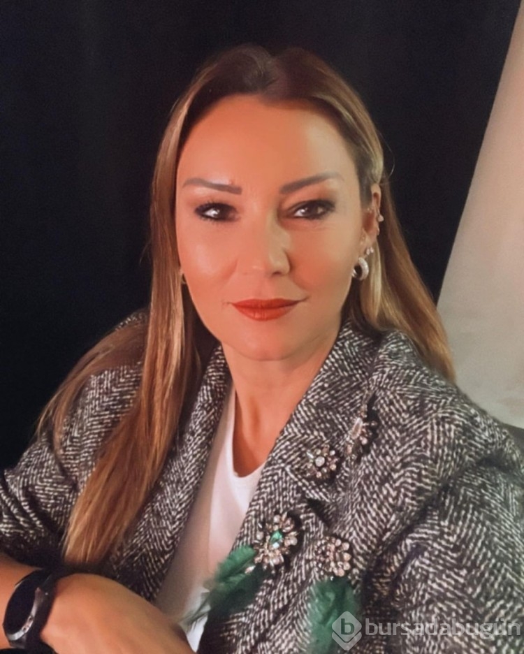 Pınar Altuğ'a ilginç mesajlar
