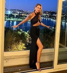 Pınar Altuğ'a ilginç mesajlar
