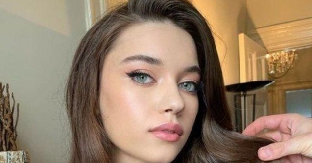  Afra Saraçoğlu sosyal medyayı kasıp kavurdu