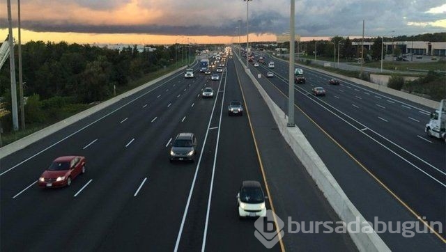 Yol kenarındaki beyaz levhalar ne işe yarar?
