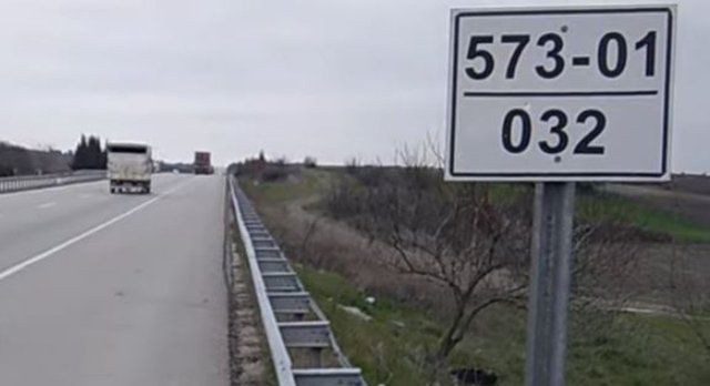 Yol kenarındaki beyaz levhalar ne işe yarar?
