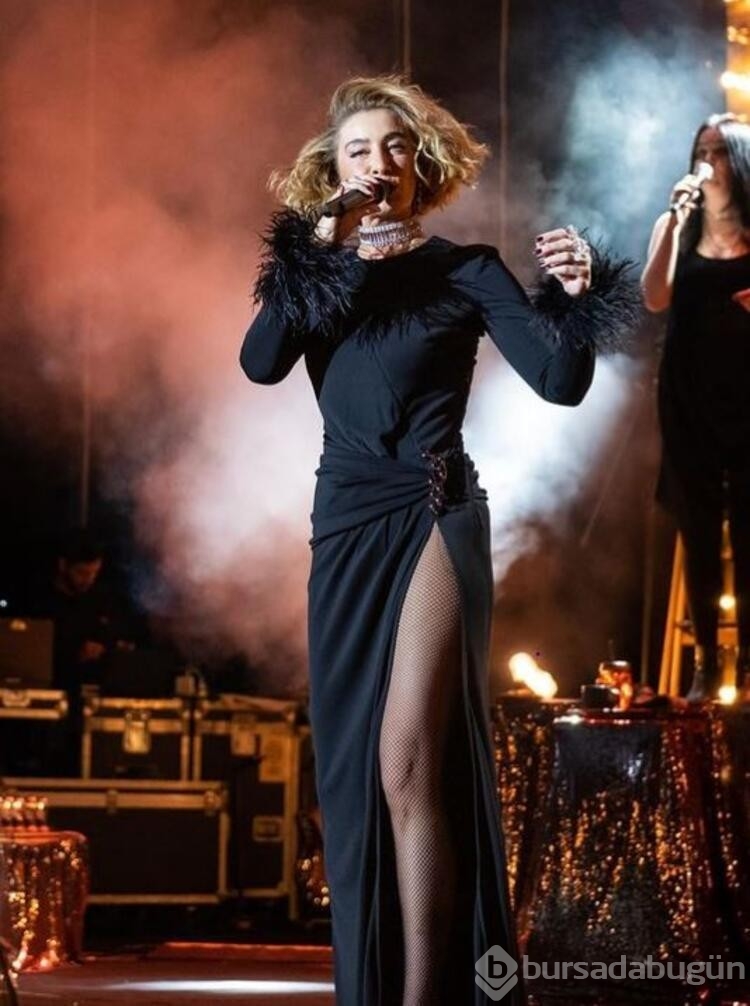Sıla çıktığı konserde seyircilerle dertleşti